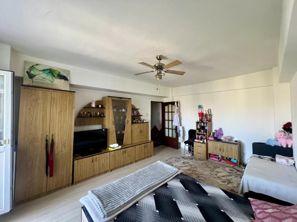 Apartament 1 camera, 38 mp utili, decomandat, etaj 4/8 - zona Soarelui