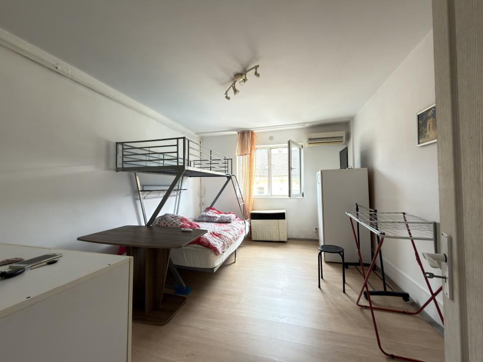 Garsoniera, 21 mp, etaj 3 - zona Garii