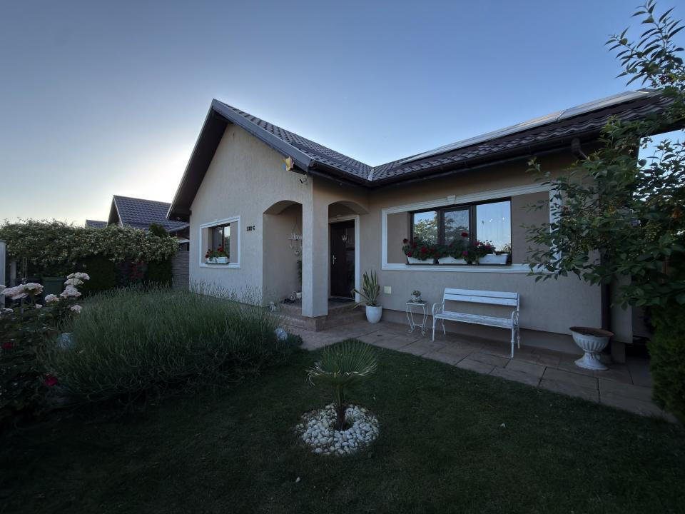 Casa individuala, 4 camere, 458mp teren, 98mp utili in Utvin 