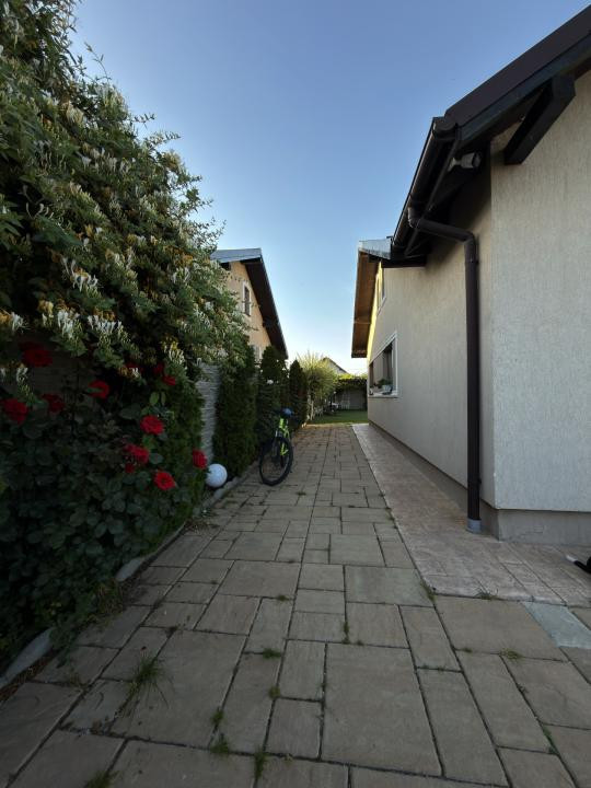Casa individuala, 4 camere, 458mp teren, 98mp utili in Utvin 
