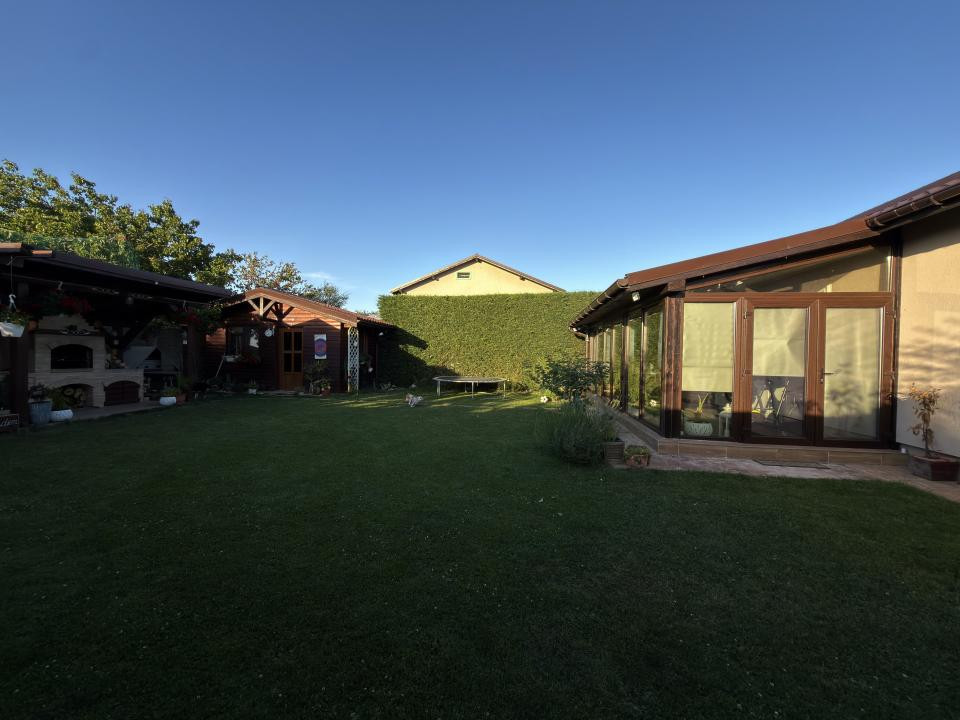 Casa individuala, 4 camere, 458mp teren, 98mp utili in Utvin 