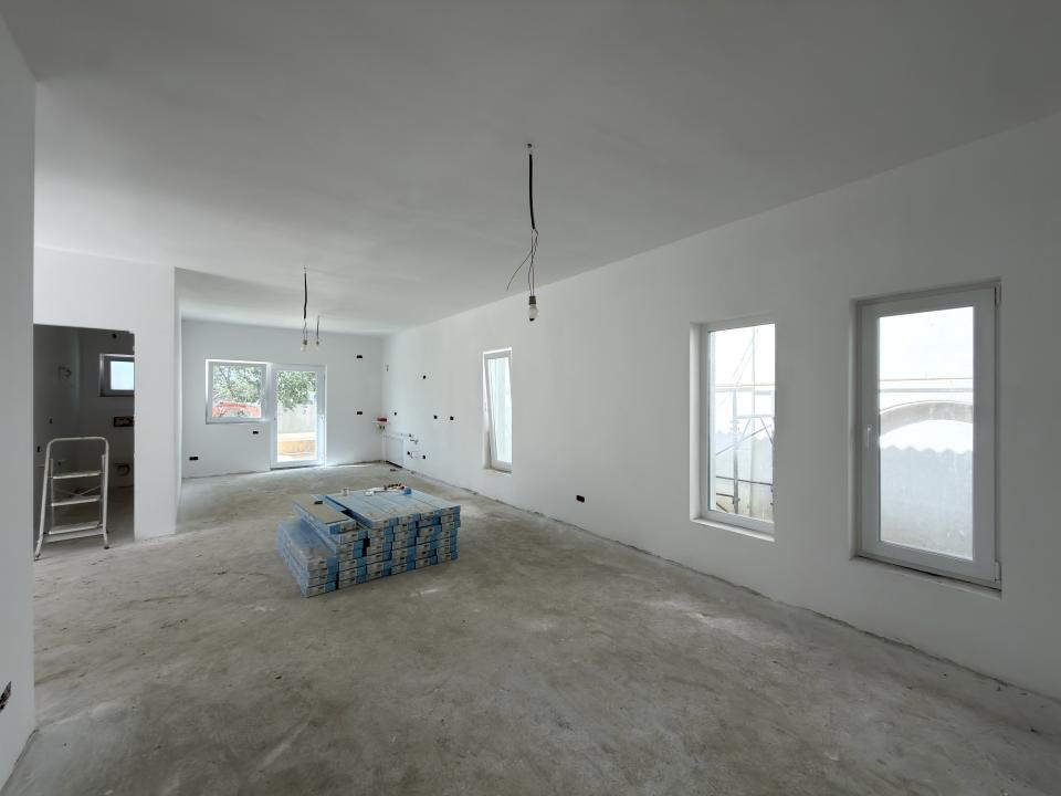 Duplex 3 camere, P+Pod, 80mp utili, 275mp  teren in Utvin 