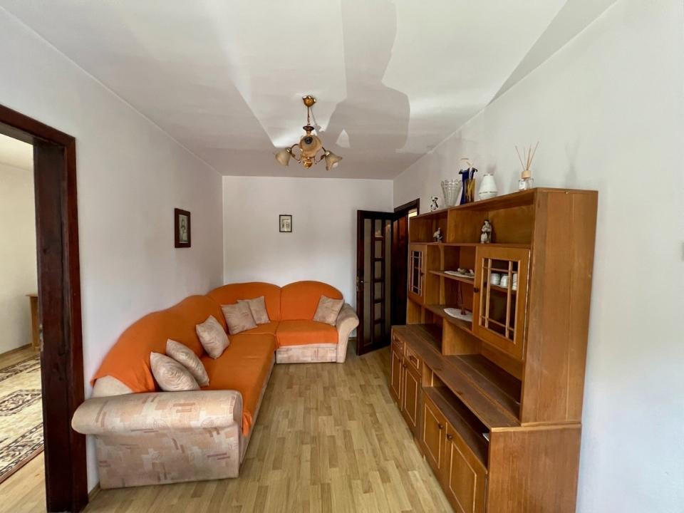  Apartament 3 camere, 42 mp utili, etaj 1 - zona Calea Sagului