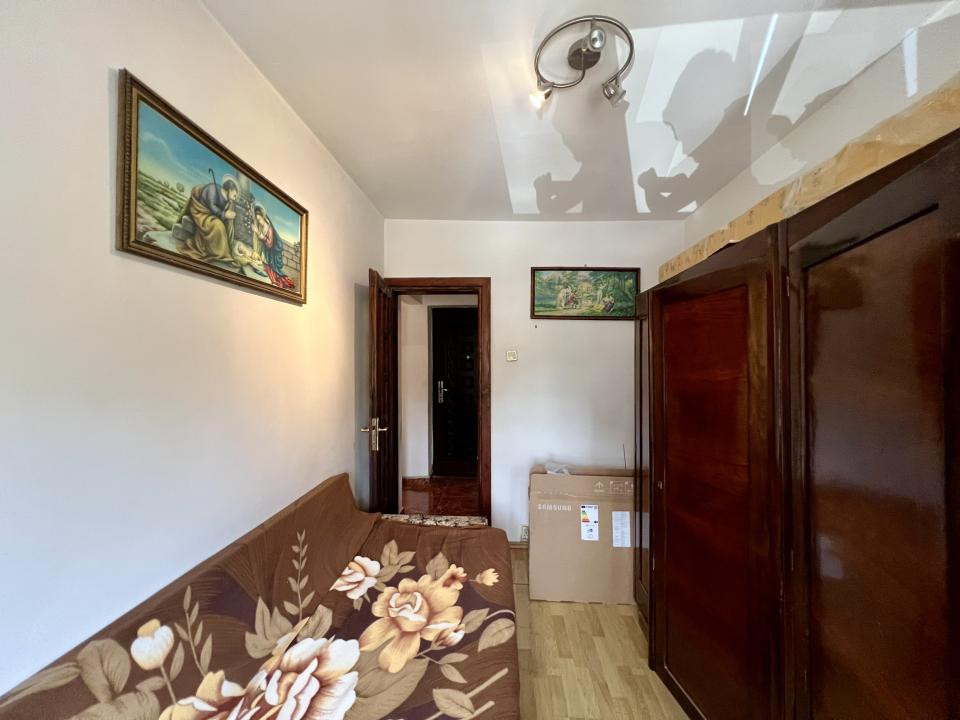  Apartament 3 camere, 42 mp utili, etaj 1 - zona Calea Sagului
