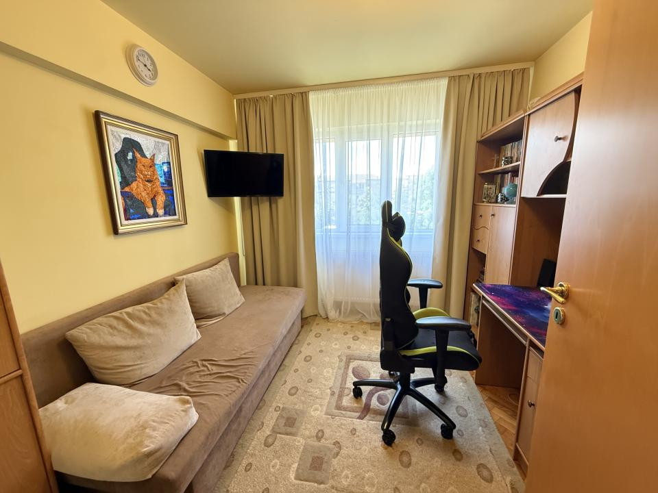 Apartament 3 camere, decomandat, etaj 3, bloc cu lift - Shoppimg City