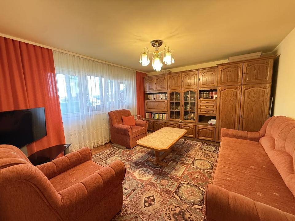 Apartament 3 camere, decomandat, etaj 3, bloc cu lift - Shoppimg City
