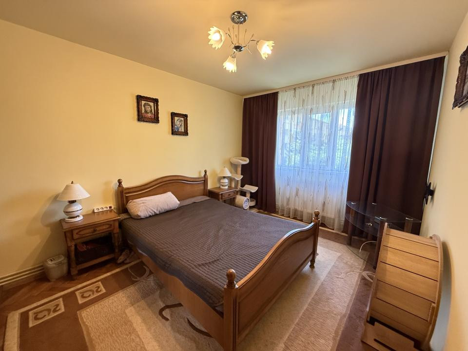 Apartament 3 camere, decomandat, etaj 3, bloc cu lift - Shoppimg City