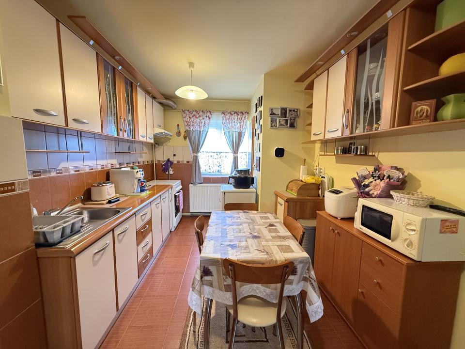 Apartament 3 camere, decomandat, etaj 3, bloc cu lift - Shoppimg City