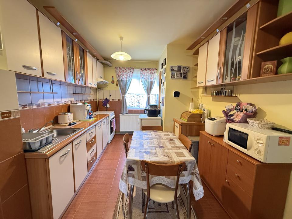 Apartament 3 camere, decomandat, etaj 3, bloc cu lift - Shoppimg City
