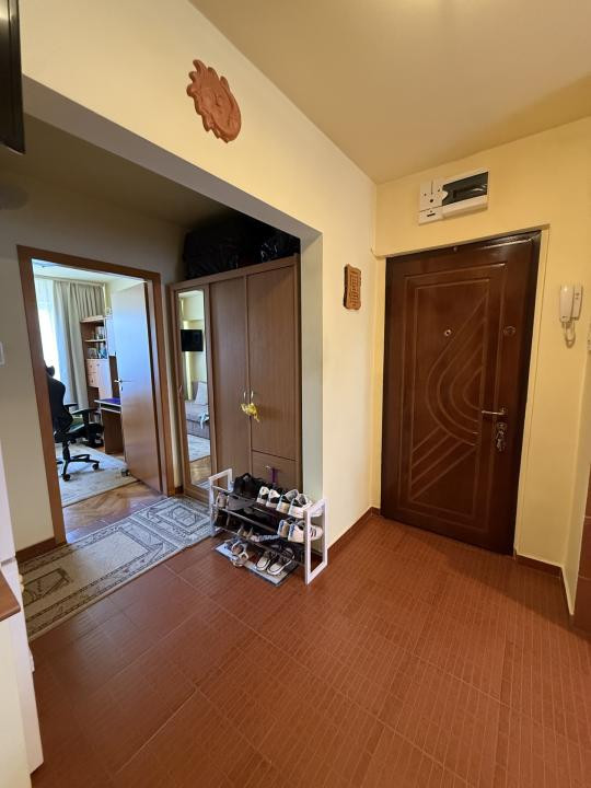 Apartament 3 camere, decomandat, etaj 3, bloc cu lift - Shoppimg City