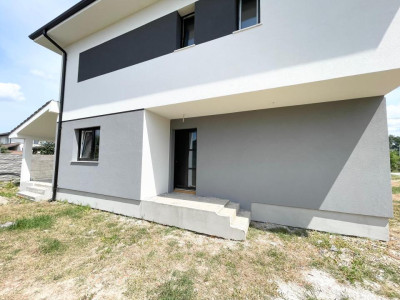 Duplex 5 camere predare la cheie- Mosnita Veche
