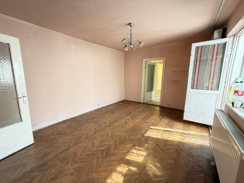 Apartament 2 camere, 52 mp utili, etaj 1, cu boxa la subsol - zona Cetatii