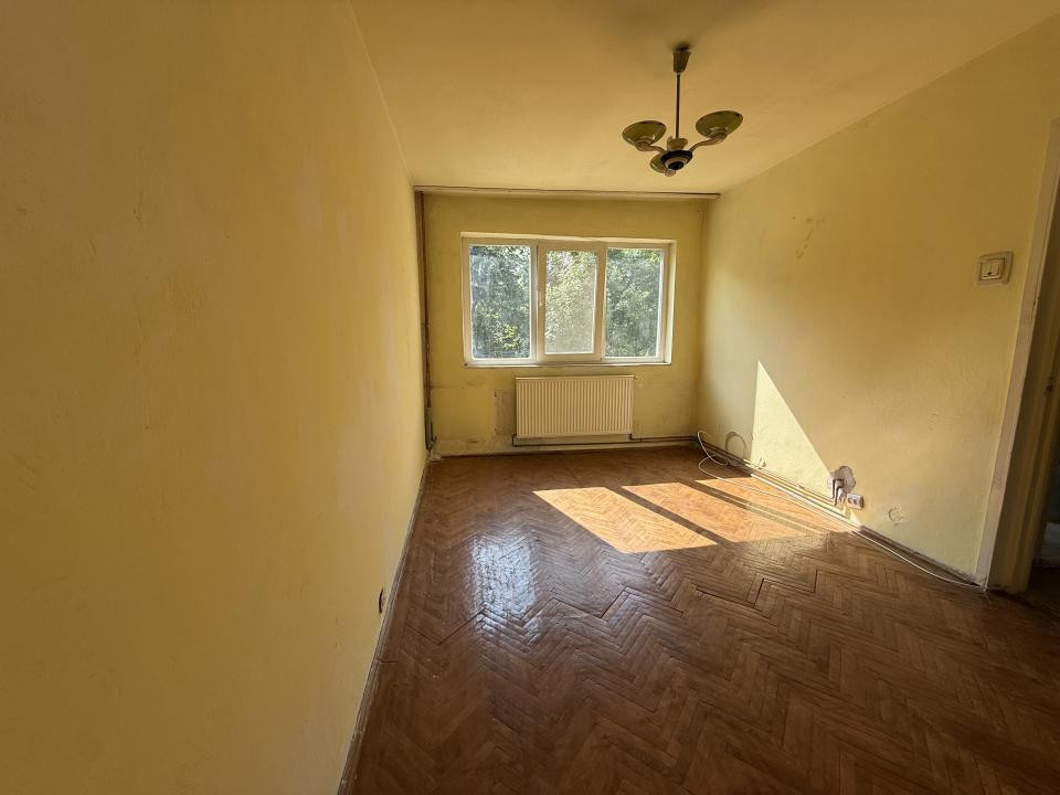 Apartament 2 camere, 52 mp utili, etaj 1, cu boxa la subsol - zona Cetatii