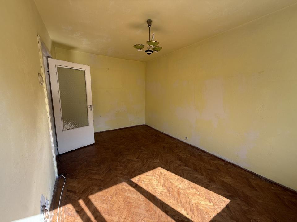 Apartament 2 camere, 52 mp utili, etaj 1, cu boxa la subsol - zona Cetatii