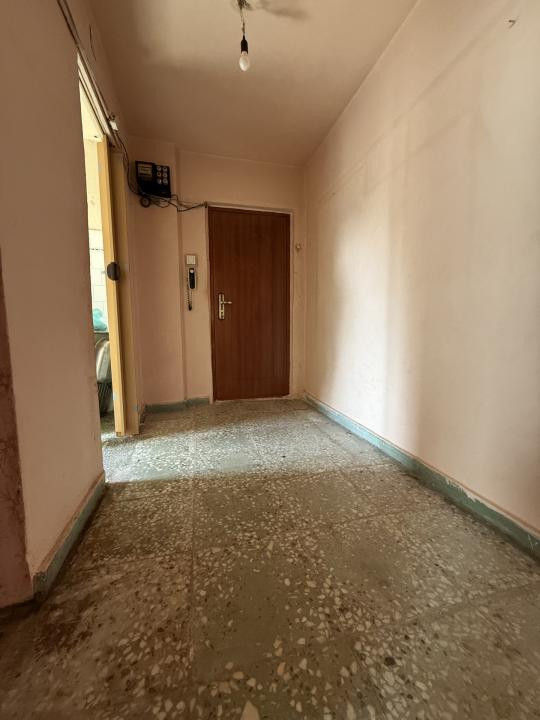 Apartament 2 camere, 52 mp utili, etaj 1, cu boxa la subsol - zona Cetatii