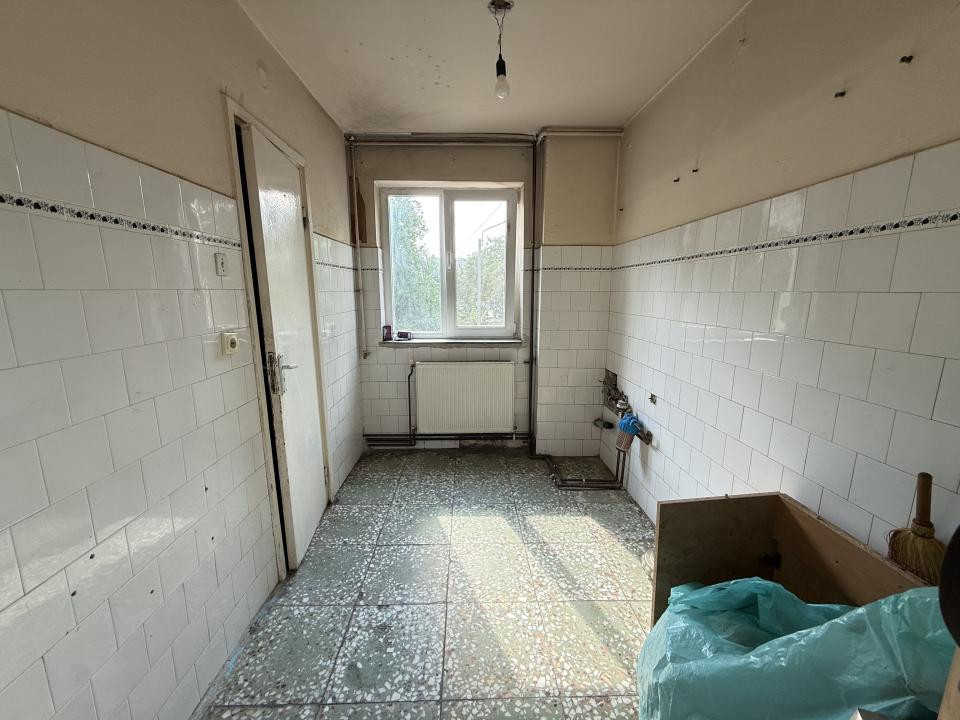 Apartament 2 camere, 52 mp utili, etaj 1, cu boxa la subsol - zona Cetatii