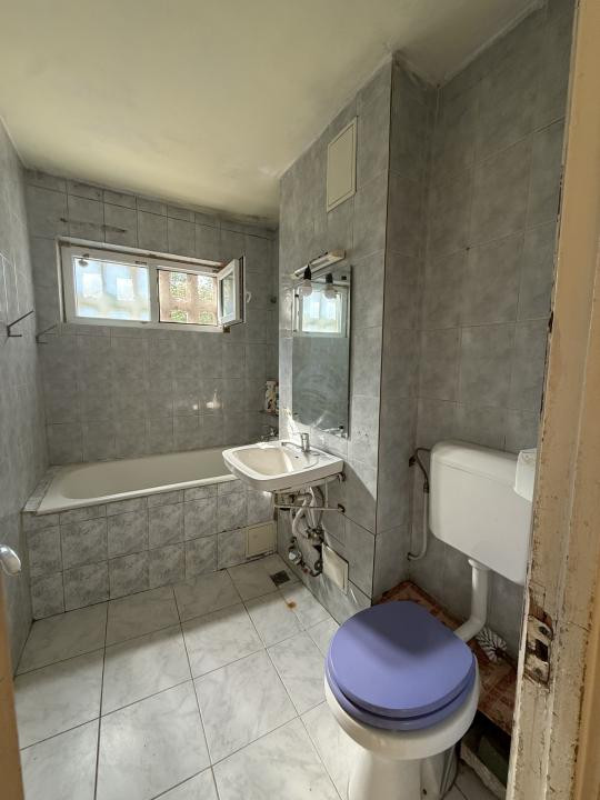 Apartament 2 camere, 52 mp utili, etaj 1, cu boxa la subsol - zona Cetatii