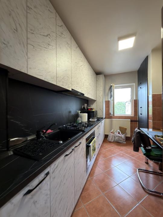 Apartament 3 camere, decomandat, 53 mp - zona Lipovei