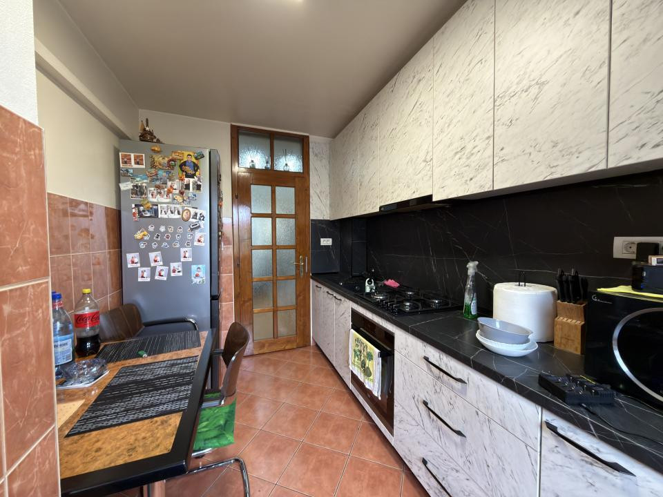 Apartament 3 camere, decomandat, 53 mp - zona Lipovei