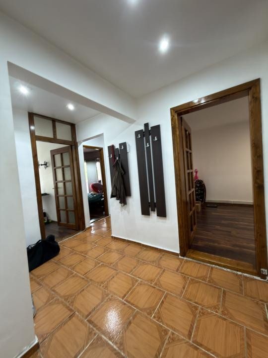 Apartament 3 camere, decomandat, 53 mp - zona Lipovei
