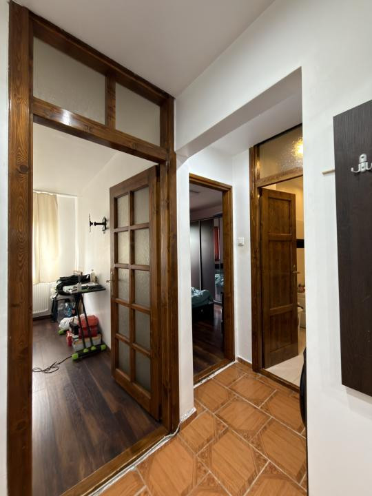 Apartament 3 camere, decomandat, 53 mp - zona Lipovei