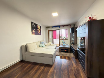 Apartament 3 camere, decomandat, 53 mp - zona Lipovei