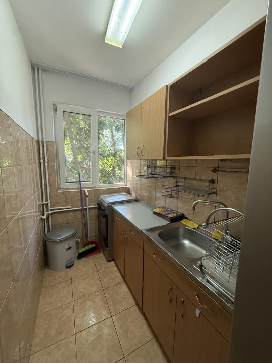 Apartament cu 3 camere, etaj 1, semidecomandat - Dacia