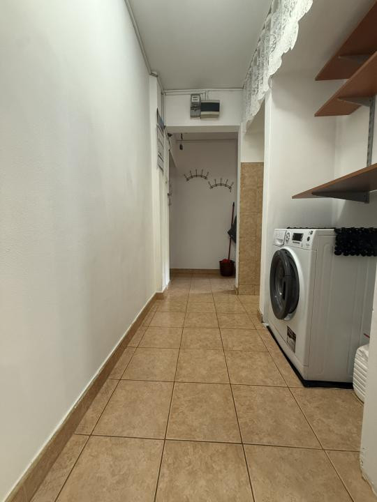 Apartament cu 3 camere, etaj 1, semidecomandat - Dacia