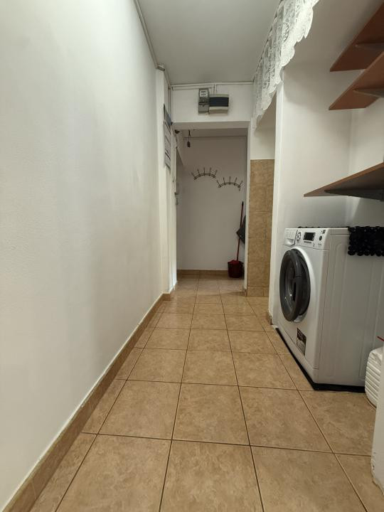 Apartament cu 3 camere, etaj 1, semidecomandat - Dacia