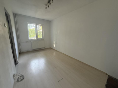 Apartament cu 3 camere, etaj 1, semidecomandat - Dacia