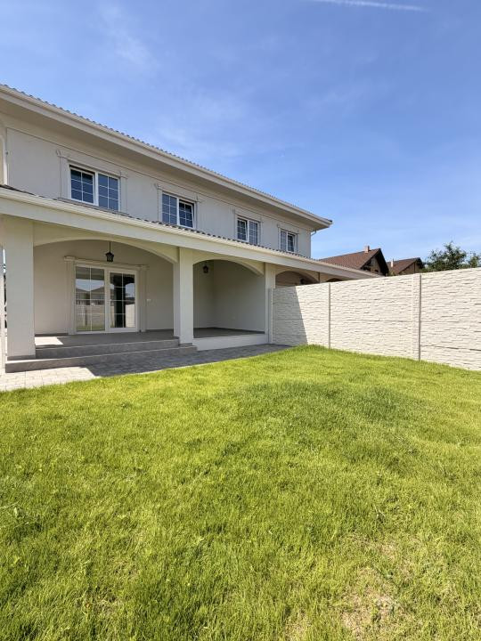 Duplex 5 camere, 126 mp utili, 300 mp teren - in Chisoda