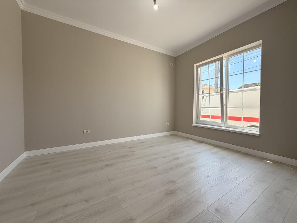 Duplex 5 camere, 126 mp utili, 300 mp teren - in Chisoda