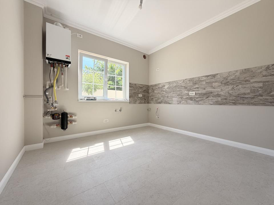 Duplex 5 camere, 126 mp utili, 300 mp teren - in Chisoda