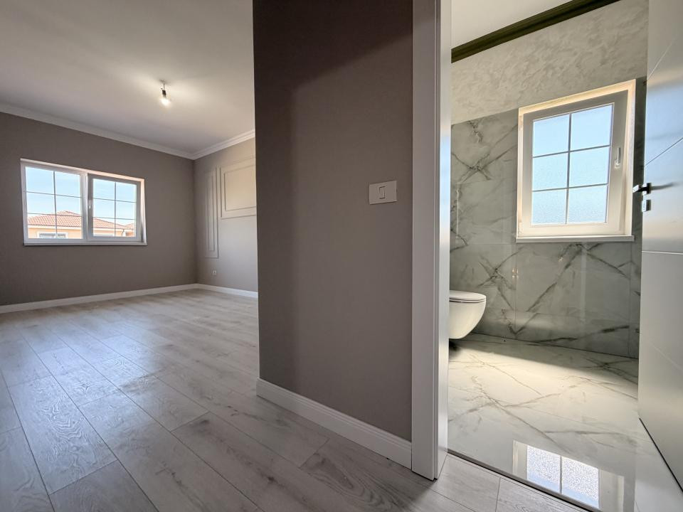 Duplex 5 camere, 126 mp utili, 300 mp teren - in Chisoda