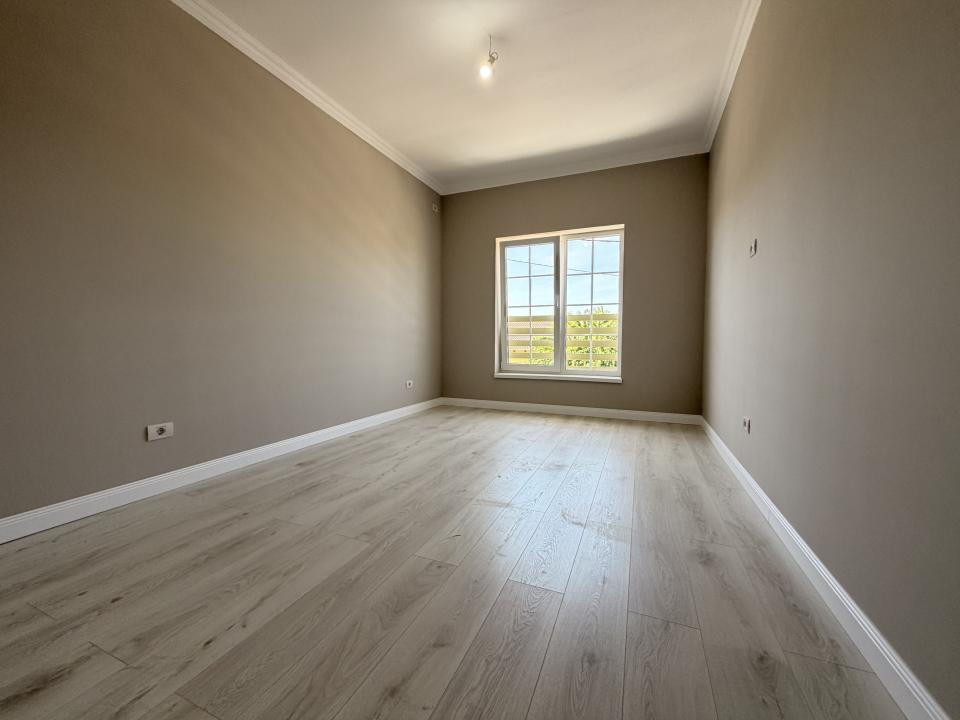 Duplex 5 camere, 126 mp utili, 300 mp teren - in Chisoda