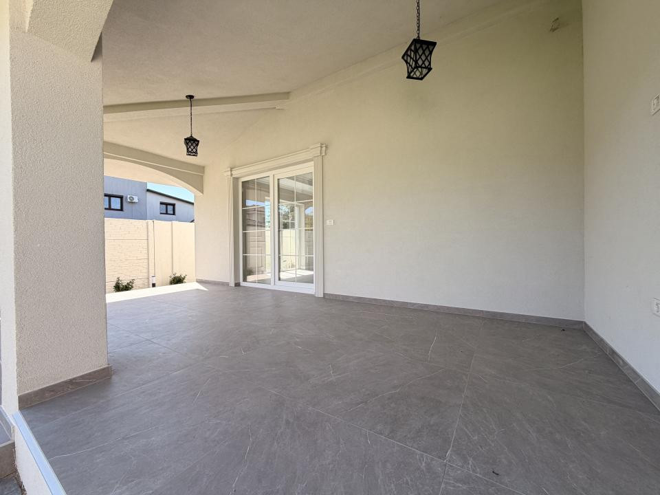 Duplex 5 camere, 126 mp utili, 300 mp teren - in Chisoda