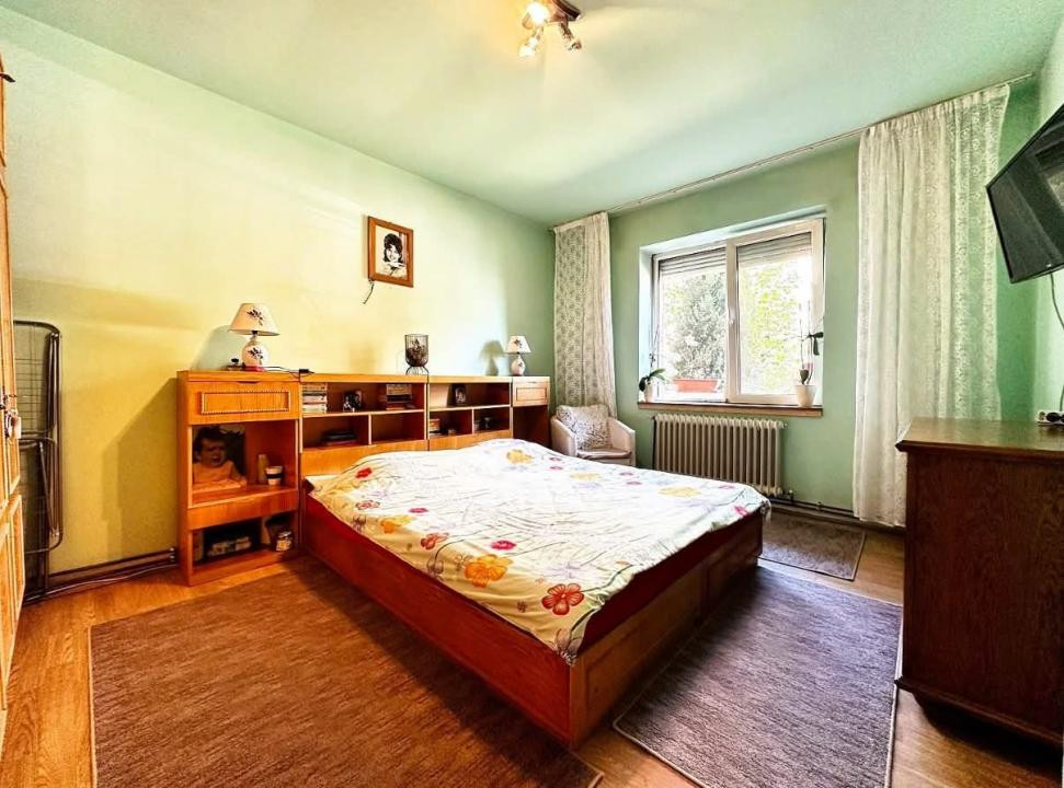 Casa individuala,5 camere,113 mp, 180 teren, curte comuna - zona Cetatii