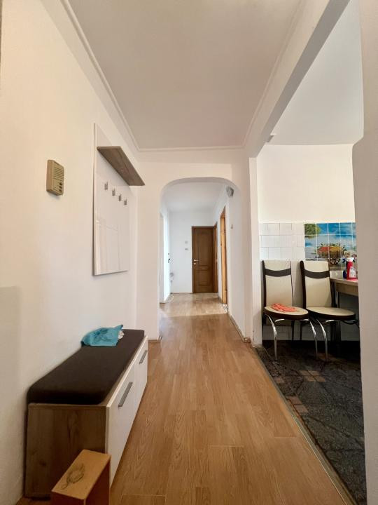  Apartament 4 camere, 77 mp utili, etaj 1, decomandat - zona Liceul Auto