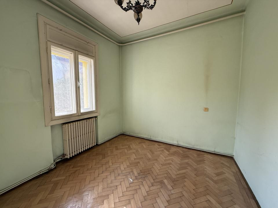 Apartament 3 camere, 72mp, etaj 1, 400m teren, garaj propriu- Complex Studentesc