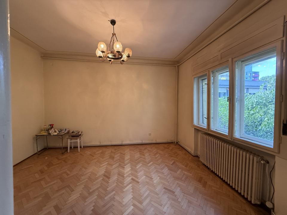 Apartament 3 camere, 72mp, etaj 1, 400m teren, garaj propriu- Complex Studentesc