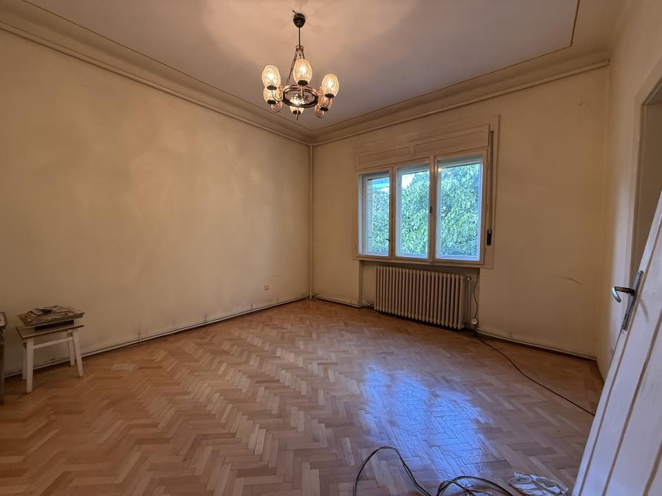 Apartament 3 camere, 72mp, etaj 1, 400m teren, garaj propriu- Complex Studentesc