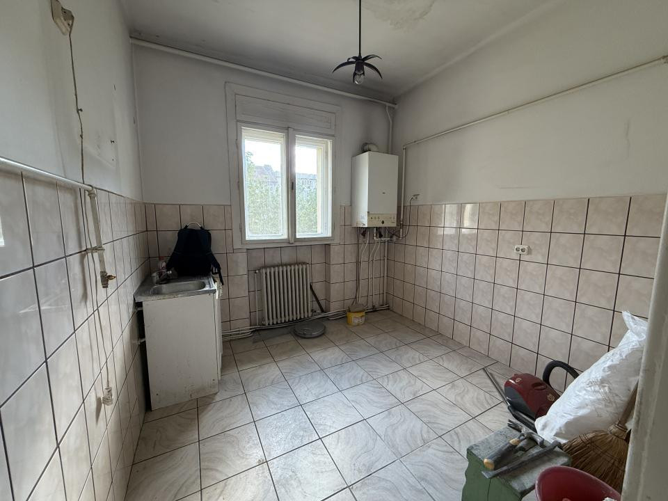 Apartament 3 camere, 72mp, etaj 1, 400m teren, garaj propriu- Complex Studentesc