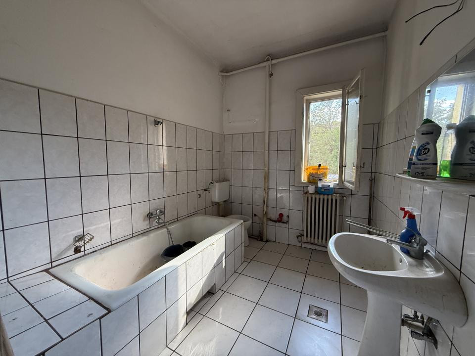 Apartament 3 camere, 72mp, etaj 1, 400m teren, garaj propriu- Complex Studentesc