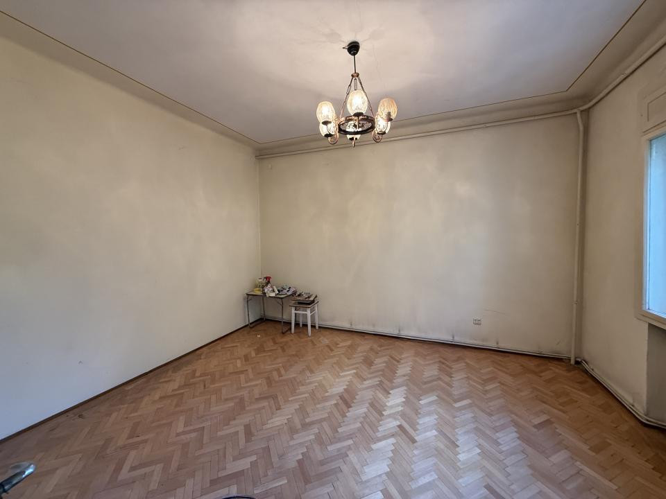 Apartament 3 camere, 72mp, etaj 1, 400m teren, garaj propriu- Complex Studentesc