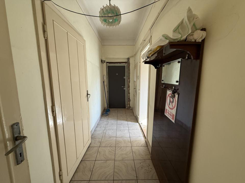 Apartament 3 camere, 72mp, etaj 1, 400m teren, garaj propriu- Complex Studentesc