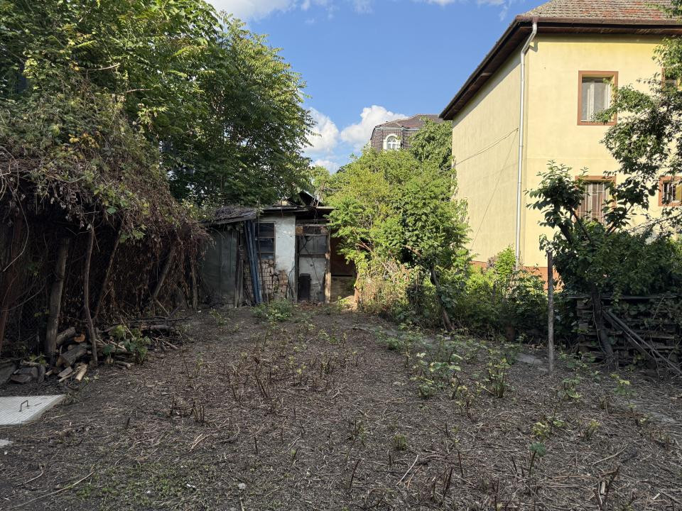Apartament 3 camere, 72mp, etaj 1, 400m teren, garaj propriu- Complex Studentesc