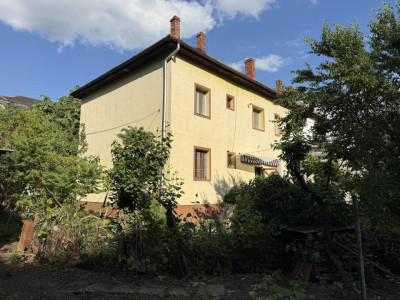Apartament 3 camere, 72mp, etaj 1, 400m teren, garaj propriu- Complex Studentesc