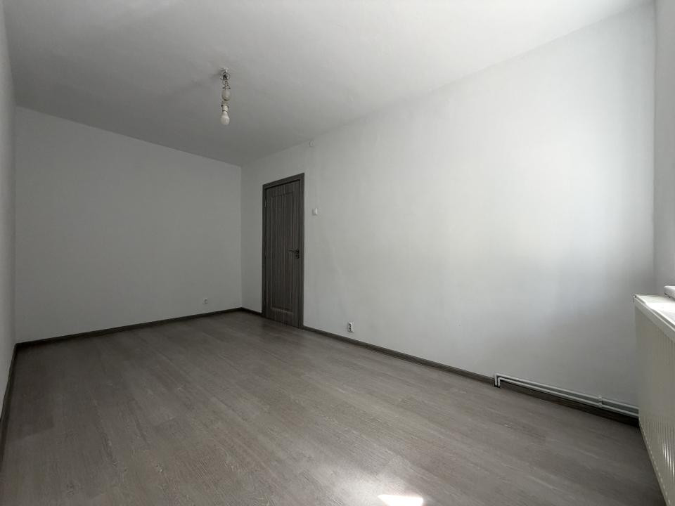 Apartament 3 camere, 65mp utili, 2 bai, parter, renovat - Aradului 
