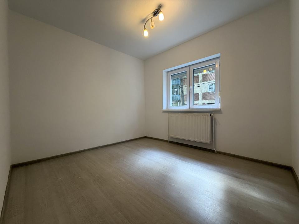 Apartament 3 camere, 65mp utili, 2 bai, parter, renovat - Aradului 