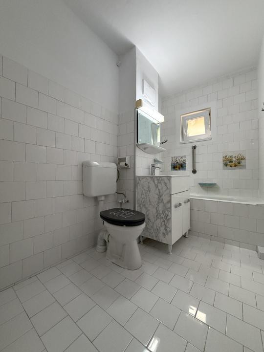 Apartament 3 camere, 65mp utili, 2 bai, parter, renovat - Aradului 